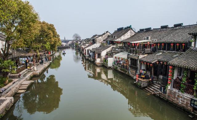 重庆：志愿服务守护温馨春运